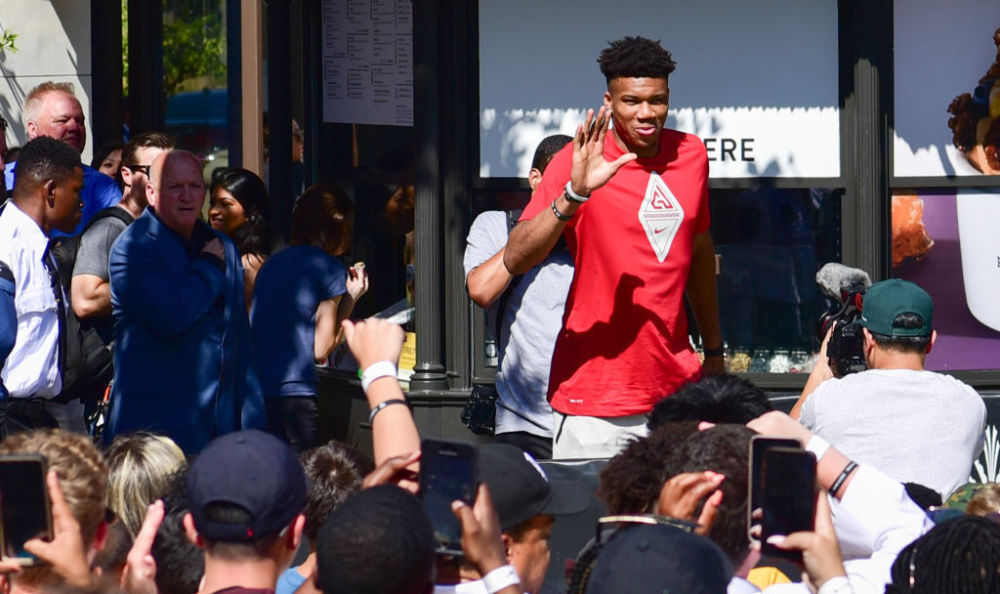 申花与津门虎历史共计交手47次，战绩为20胜17平10负（申花与津门虎历史交锋47场，战绩20胜17平10负）