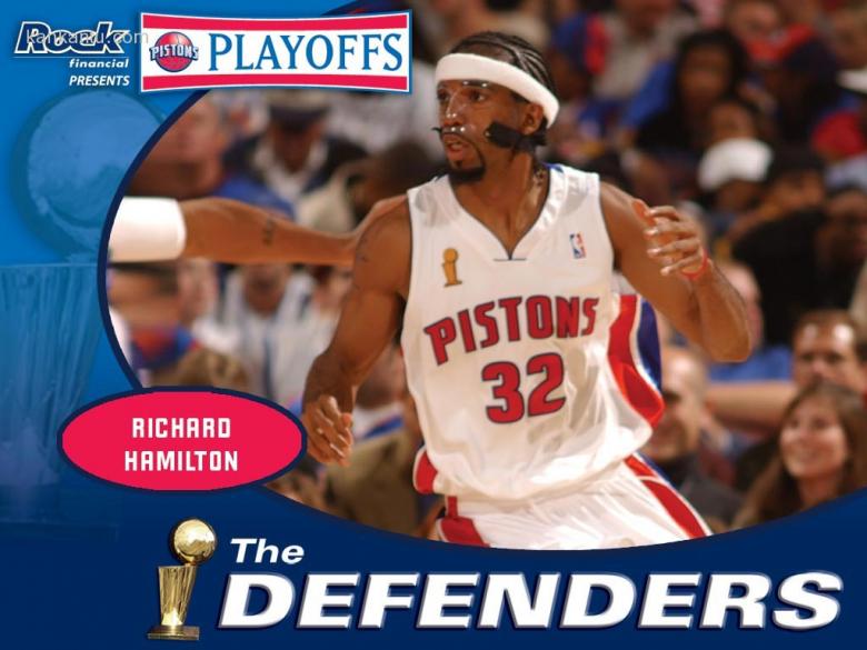 前锋射门力度与准度如何兼顾？（前锋怎样平衡射门力量与精准度？）