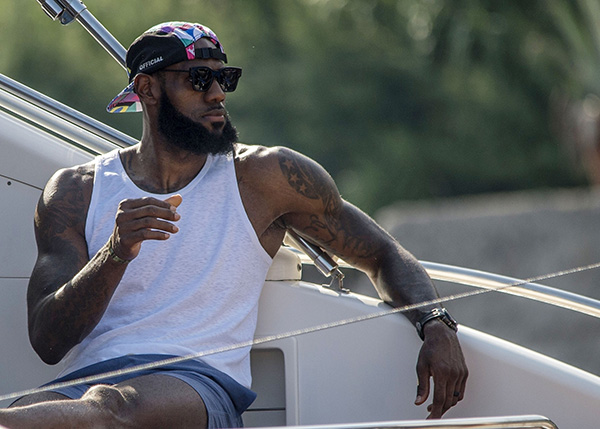 阿劳霍暂离巴萨，赴特拉维夫调整身心状态（阿劳霍短暂告别巴萨，赴特拉维夫进行身心调整）